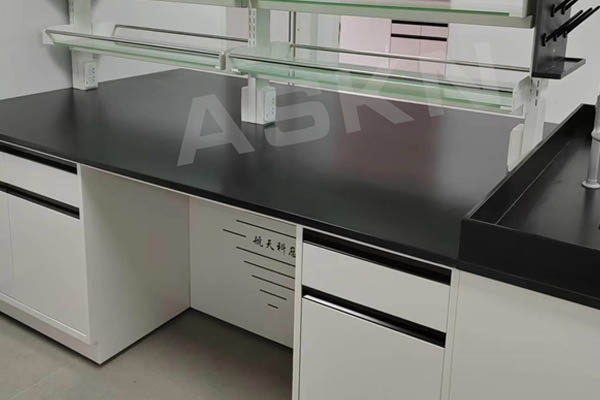 標(biāo)準(zhǔn)全鋼實(shí)驗(yàn)臺(tái)定做要求有哪些？